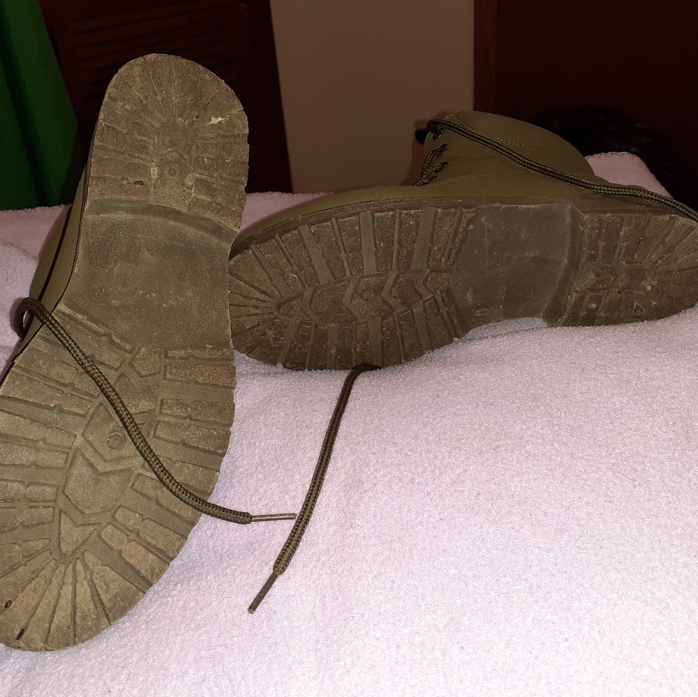Boots - Picture 3 of 3